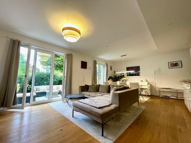 VERMIETET ! E & Co. – Loftige und exklusive 2-Zimmer EG-Wohnung mit hochwertiger Einbauküche und Süd-Terrasse