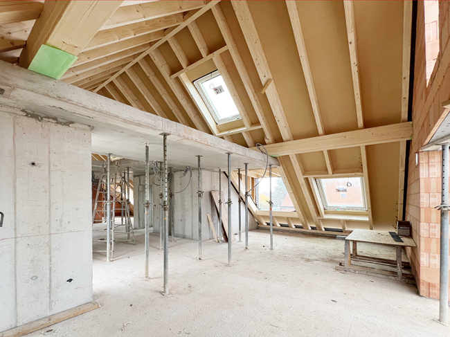 Maisonette-Dachgeschosswohnung mit 4,5 Zimmern und sonniger Terrasse