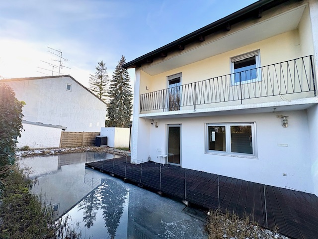 E & Co. – Gepflegte Doppelhaushälfte mit Garage und Garten in ruhiger Lage