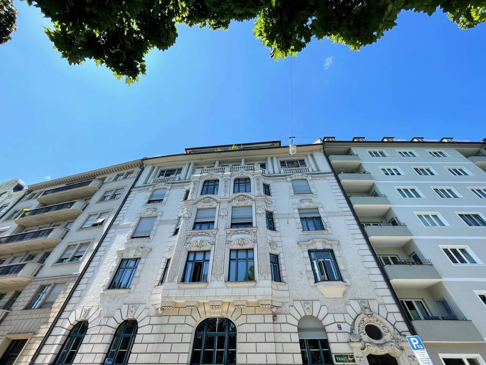 Repräsentativ & klassisch – Wunderschöne Bürofläche mit Stuckdecken und Fischgrätparkett